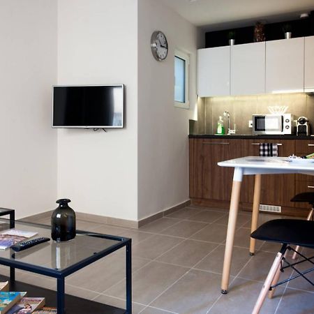 Toni'S Charming Apartment In The Thisseo Station アテネ エクステリア 写真